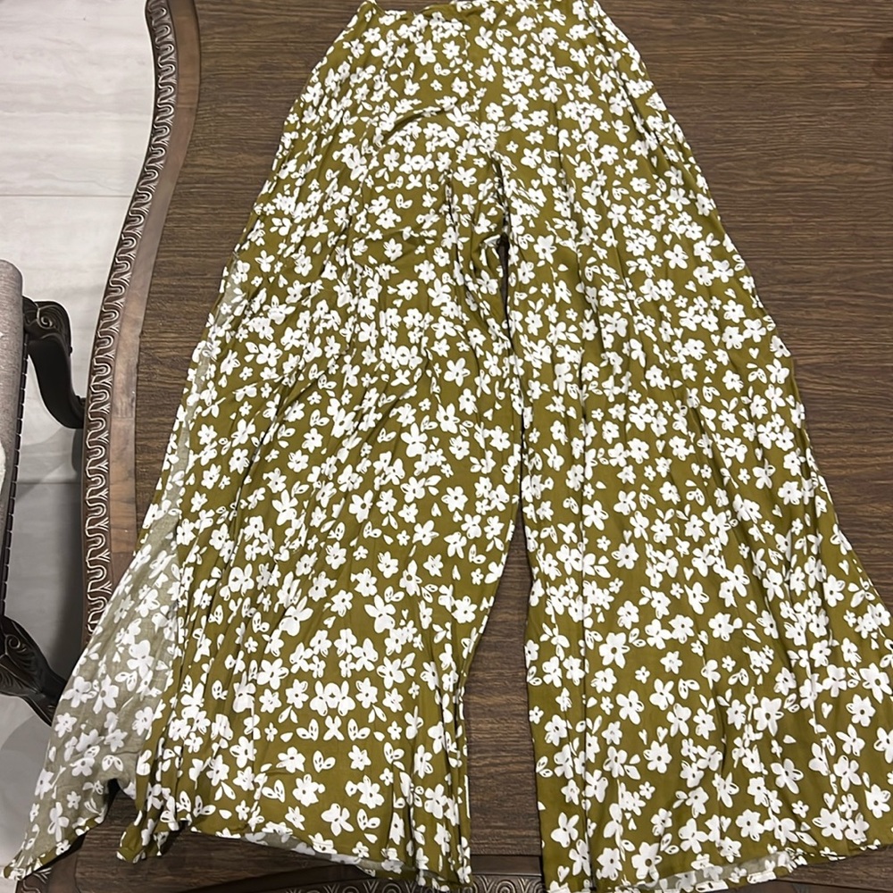 Kendall and Kylie floral print pants